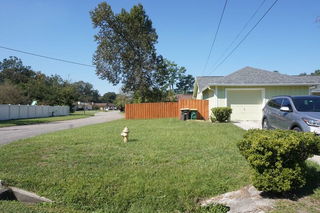 Building Photo - 3 Bedroom 2 Bathroom Corner lot home