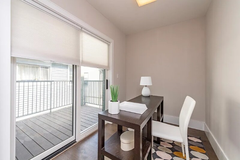 Building Photo - 214 Market St