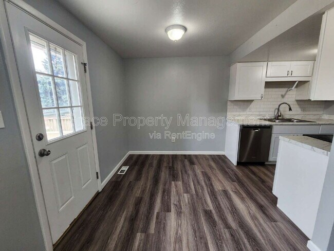 Building Photo - 774 W Cleveland Cir