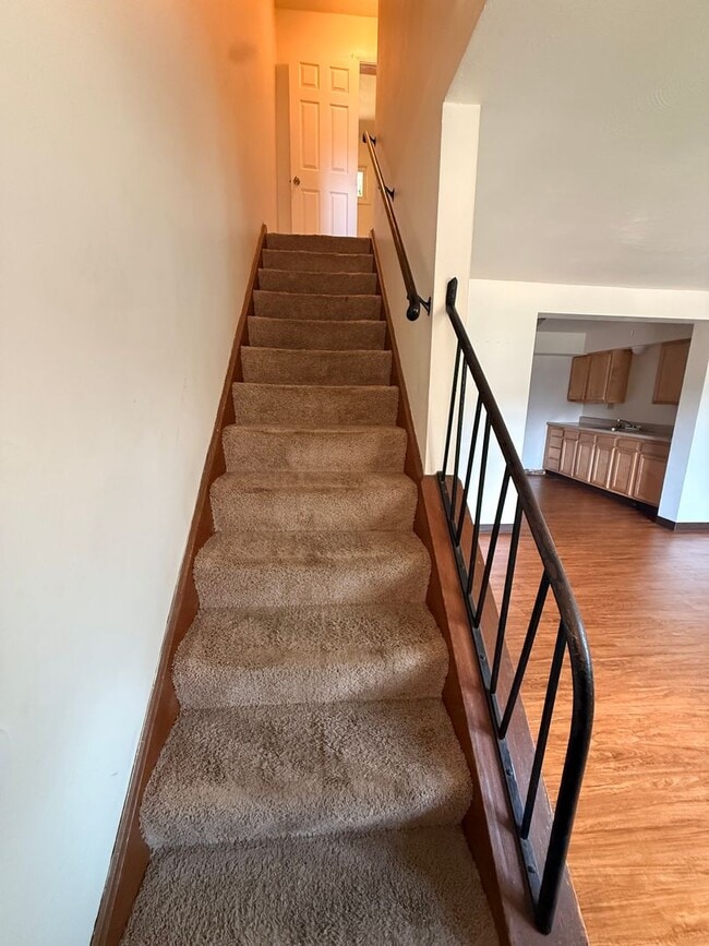 Building Photo - 2 Bedroom 1 Bathroom Apartment For Rent!