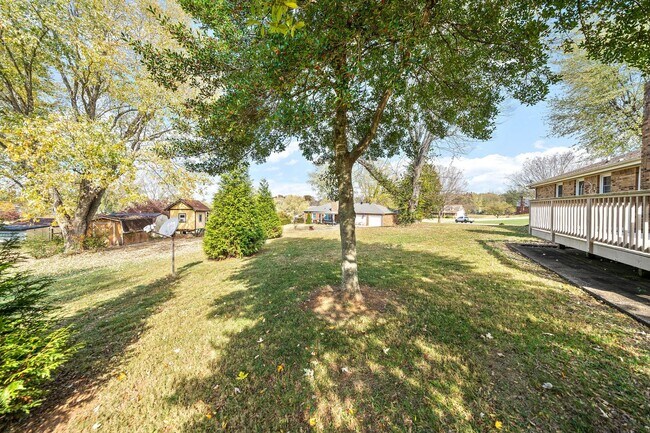 Building Photo - Move-In Special Available! Charming 3-Bedroom Home for Rent in Sango – Spacious Corner Lot