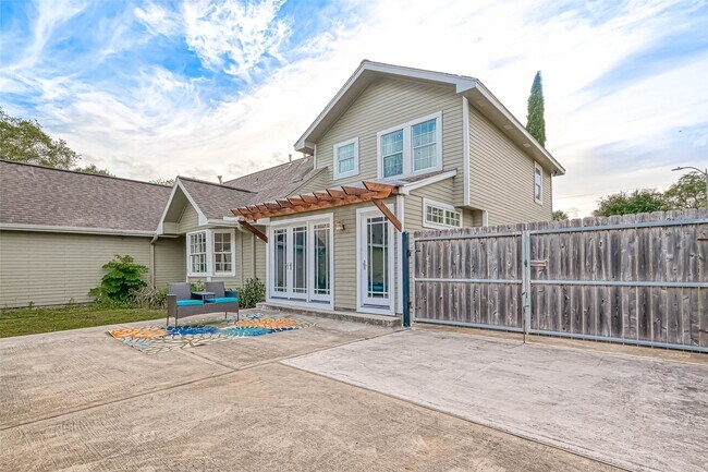 Building Photo - 10601 Willowgrove Dr