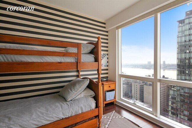 Building Photo - 2628 Broadway