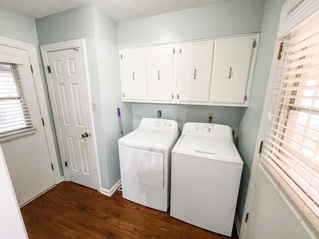 Building Photo - 5372 Edenshire Cove