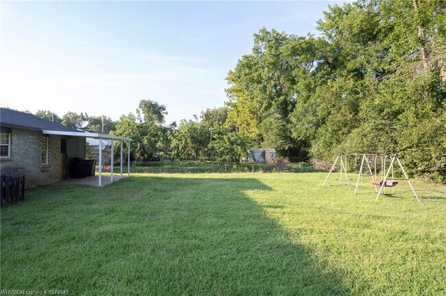 Building Photo - 502 8th St