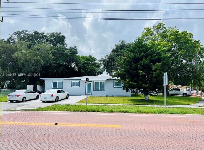 Building Photo - 3400 SW 40th Ave