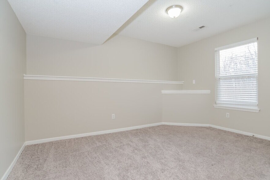 Building Photo - 712 Hibiscus Cir