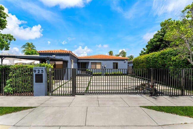 Building Photo - 925 Stillwater Dr