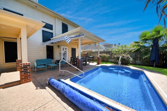 Building Photo - 12711 Laurel Bank Way