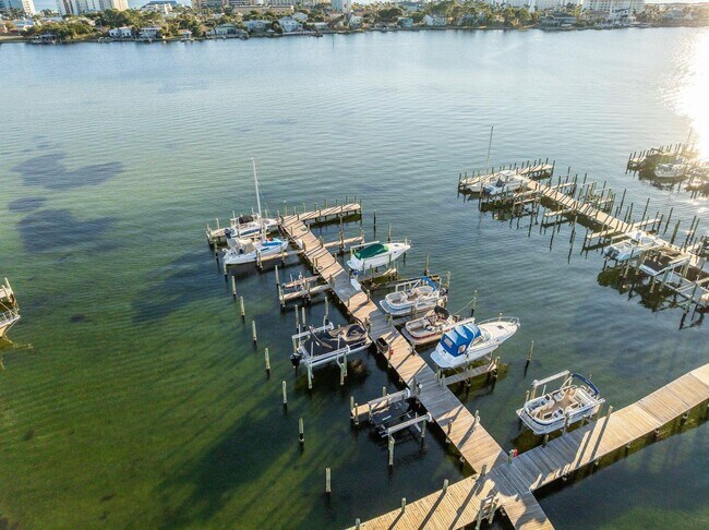 Building Photo - Brooks Landing