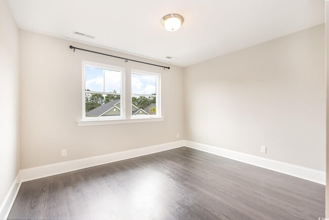 Building Photo - 1621 Palmetto Palm Dr