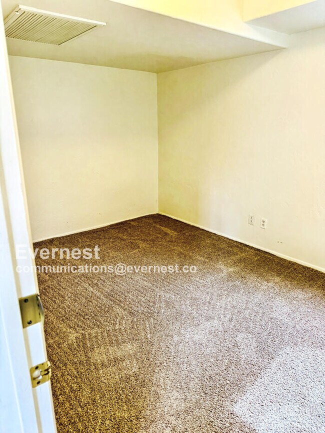 Building Photo - 7370 W Beryllium Ln