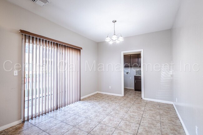 Building Photo - 3 Bedroom/2 Bath Townhome in Mill Creek - ...