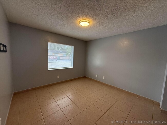 Building Photo - 5006 Sanibel Ave