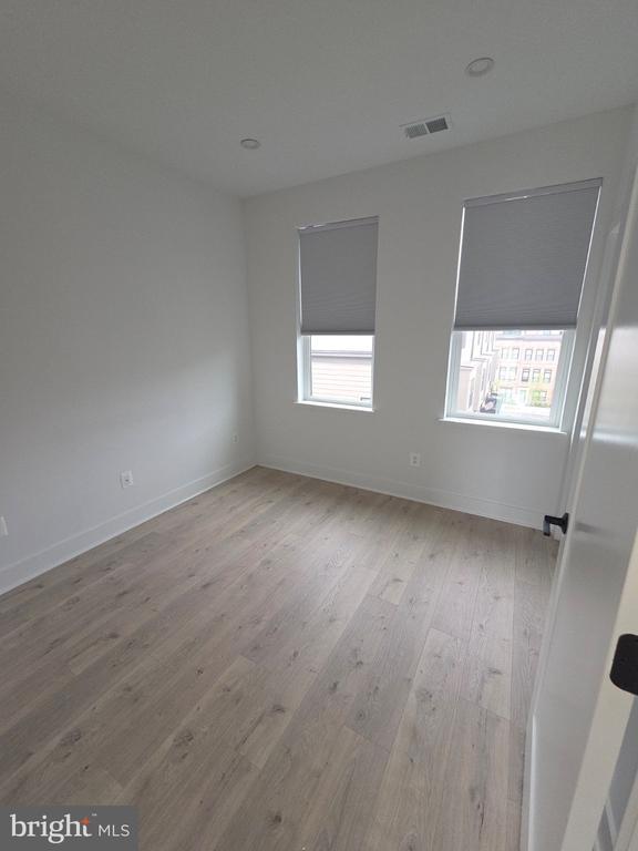 Building Photo - 5337 ZENITH OVERLOOK Dr