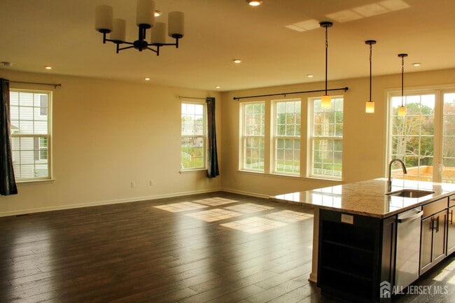 Building Photo - 601 Charleston Dr