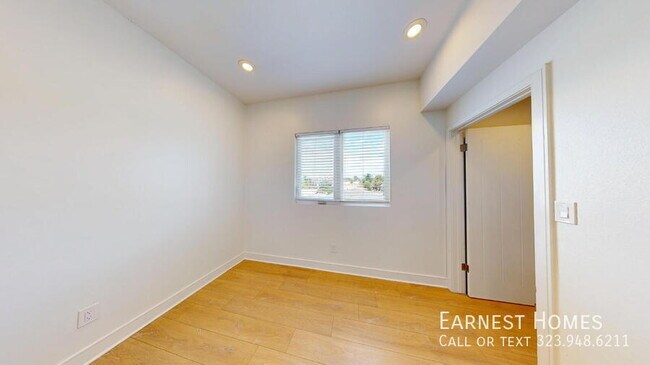 Building Photo - 147 1/2 Roselake Avenue-