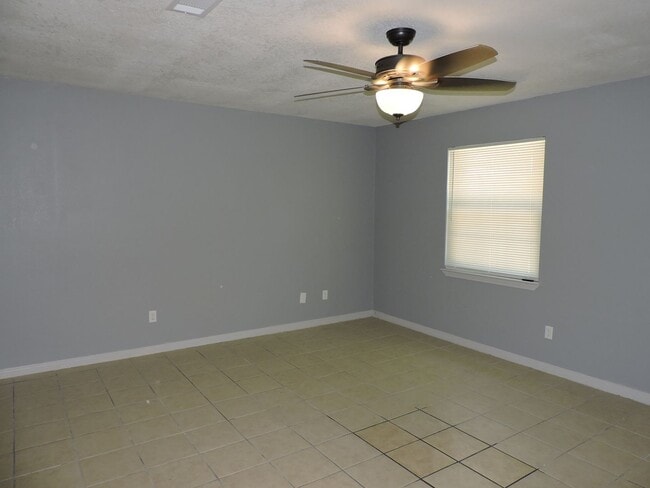 Building Photo - Lots of updates!