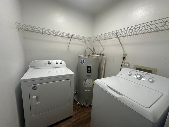 Building Photo - Richview Park Cir unit avail NOW!!!