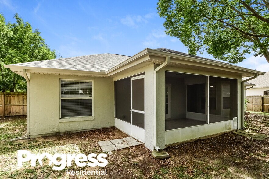 Building Photo - 909 Vassar Dr