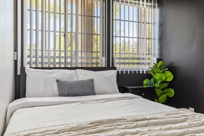 Building Photo - 10777 Ashton Ave