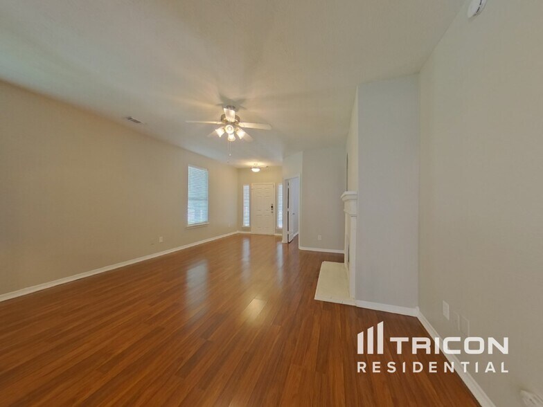 Building Photo - 28818 Hidden Cove Dr