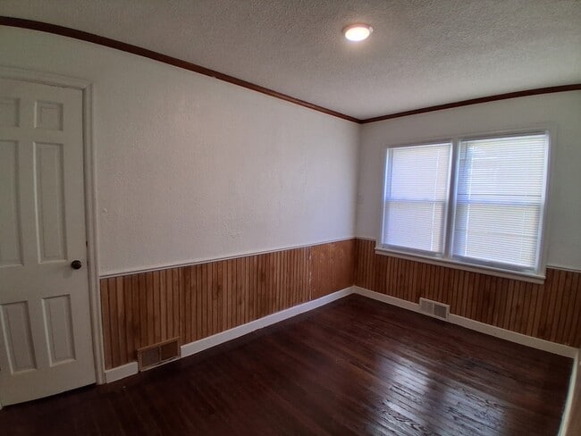 Building Photo - 211 Swisher Ave