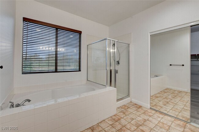 Building Photo - 8125 Chestnut Hollow Ave