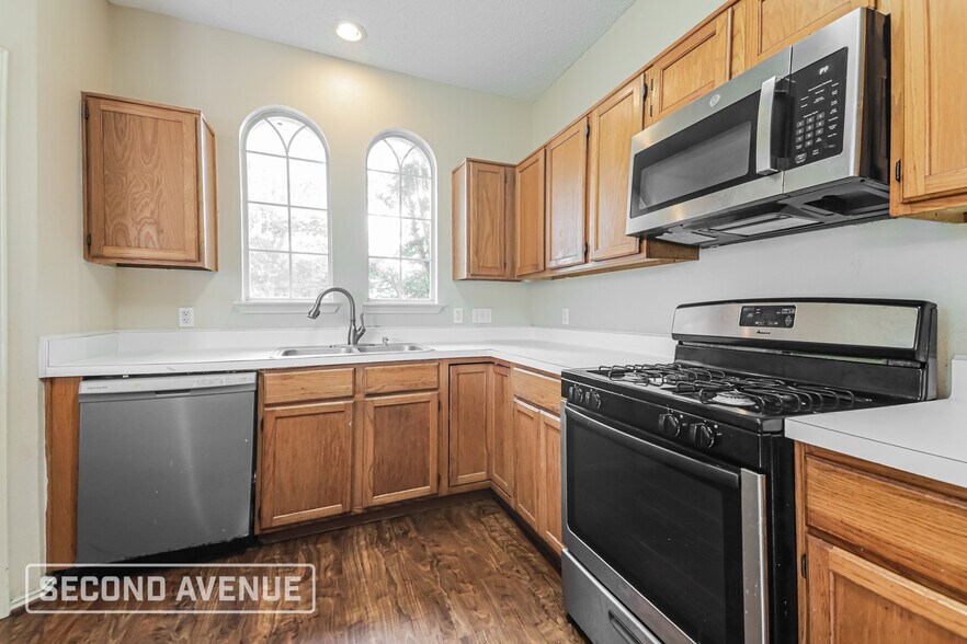 Building Photo - 2124 Amber Springs