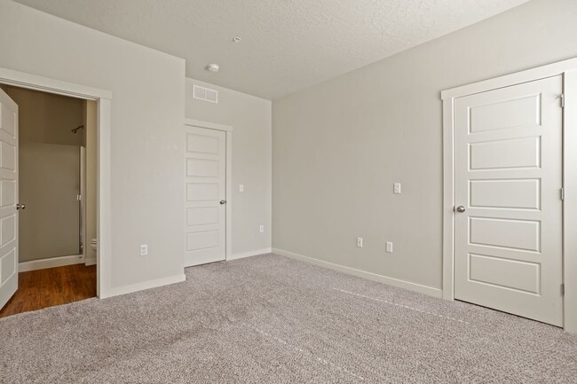 Building Photo - Beautiful Home in Garden City!