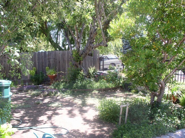 Building Photo - 2160 Oakley Ave