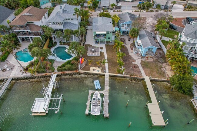 Building Photo - 8441 Bayshore Dr