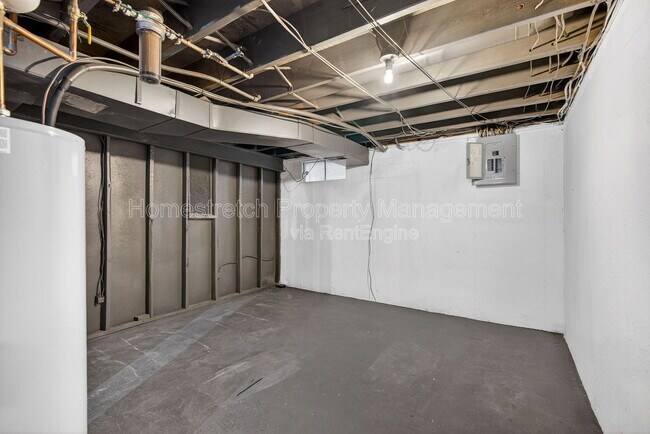 Building Photo - 2385 Greenbriar Dr