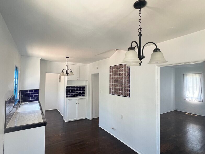 Kitchen - 1931 Avalon St