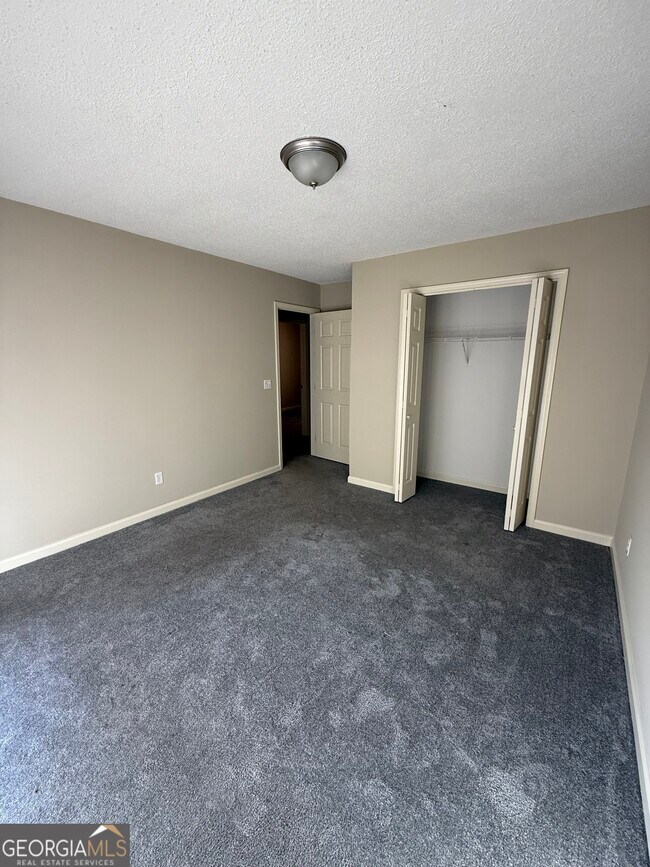 Building Photo - 4678 N Springs Ln