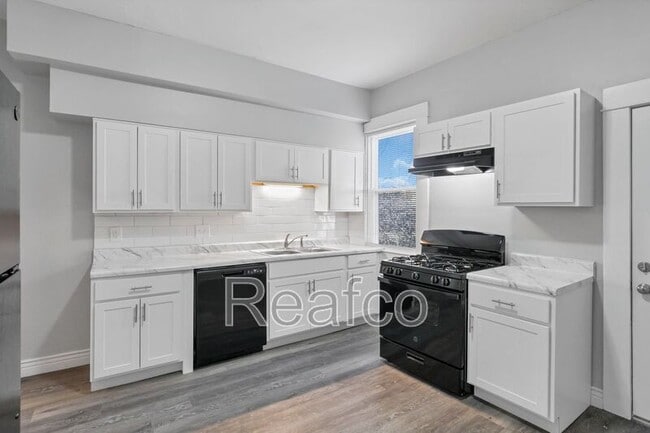 Building Photo - 1458 Bryden Rd