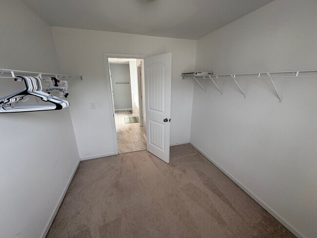 Building Photo - 3bd/2.5ba home with flexible Lease Length