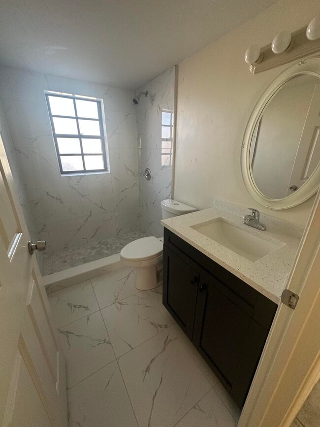 Building Photo - 4247 Oak Terrace Dr