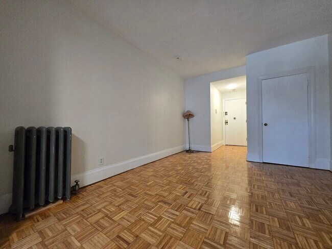 Building Photo - 56 Park Vale Ave