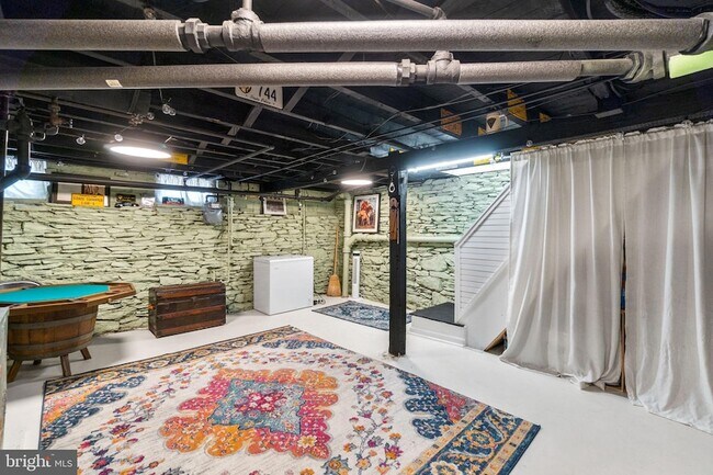 Building Photo - 15 E 4th St