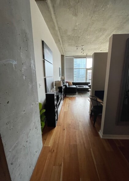 Building Photo - 1700 Bassett St