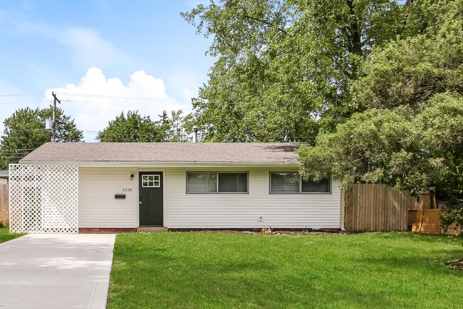 Primary Photo - 3230 Vanderberg Ave