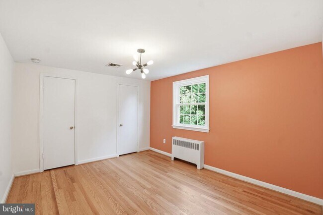Building Photo - 2913 Cleave Dr