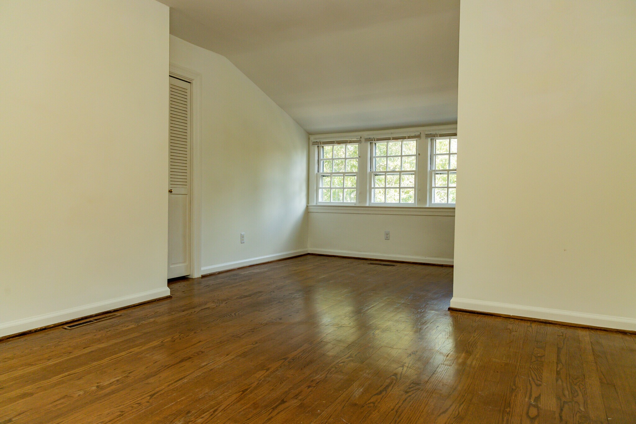 Building Photo - 817 Botetourt Gdns
