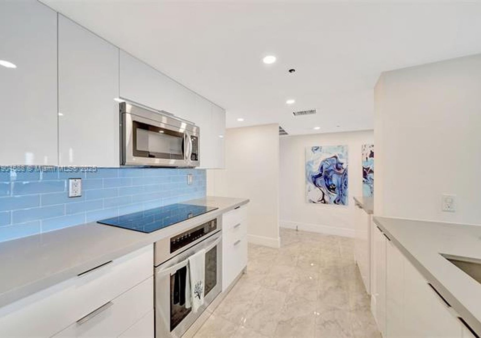 Building Photo - 851 NE 1st Ave