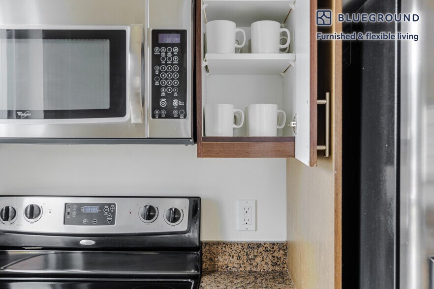 Building Photo - 10301 NE 10th St