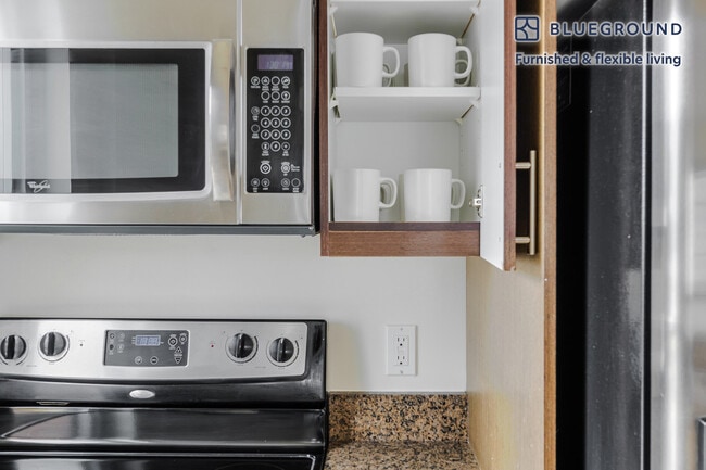 Building Photo - 10301 NE 10th St