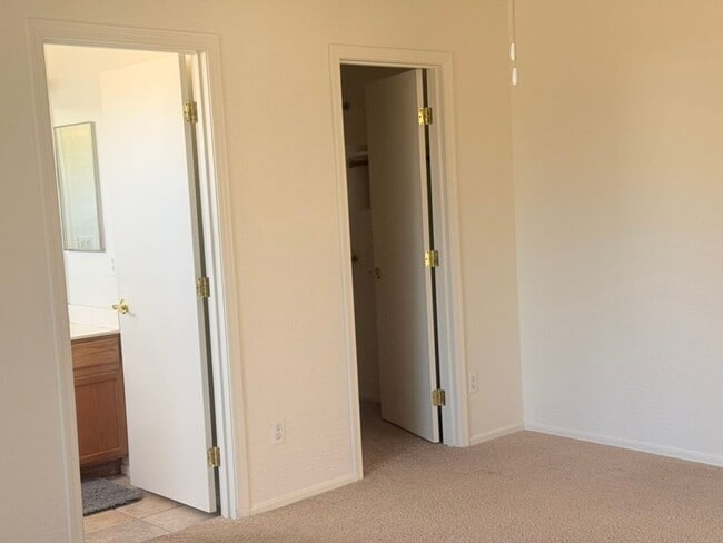 Building Photo - Cul-de-Sac Living | 3 Bed + Bonus Room | Pool + Greenbelt Views