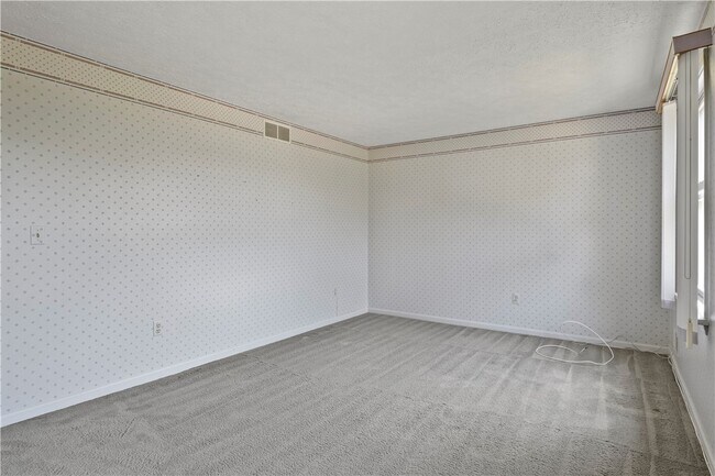 Building Photo - 245 Deerhurst Ln