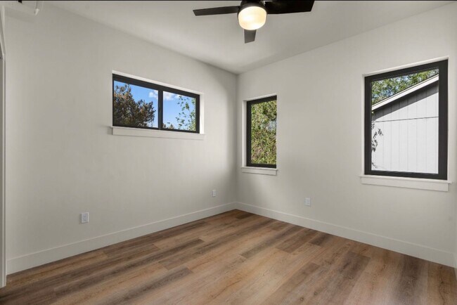 Building Photo - Spectacular BRAND NEW Custom 2-bd/2-bath with view of Redmond Canal!